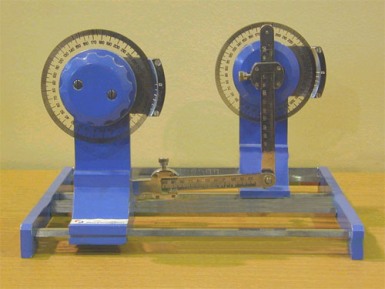 Установка для метрического синтеза четырехшарнирного механизма ТММ 97-2Б