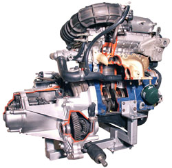 Двигатель автомобиля ВАЗ-2112 (21124) 16-клапанный, переднеприводной в сборе со сцеплением и коробкой передач (агрегаты в разрезе)