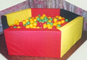 Сухой бассейн (в комплекте с разноцветными шариками)